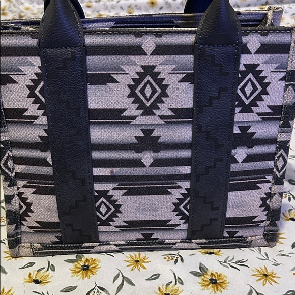 Wrangler Geometric Small Black and Gray Tote - Picture 5 of 9